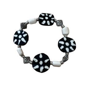 Black and White Wood Bone Beaded Flower Bracelet